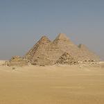8barcelo-cairo-pyramids